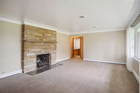 Living - 8847 Plank, Maybee, MI 48159 photo 2 of 7