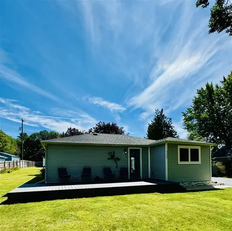 2322 N Lakeshore, Ludington, MI 49431