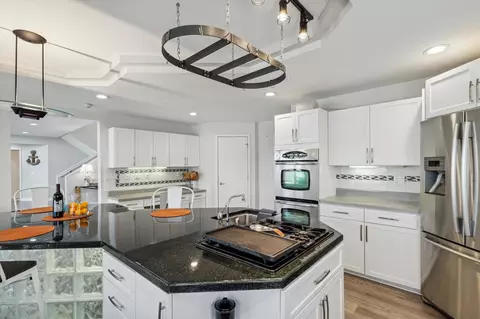 Kitchen - 462 E Gull Lk, Augusta, MI 49012 photo 4 of 6