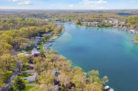View/Area - 462 E Gull Lk, Augusta, MI 49012 photo 3 of 6
