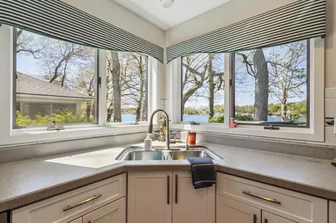 Kitchen - 462 E Gull Lk, Augusta, MI 49012 photo 5 of 6