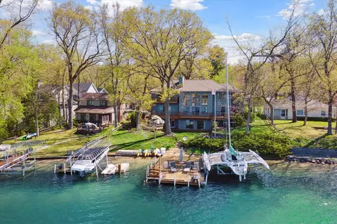 462 E Gull Lk, Augusta, MI 49012