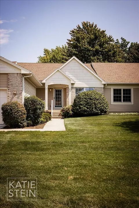 64 Pond Rdg, Grand Rapids, MI 49546