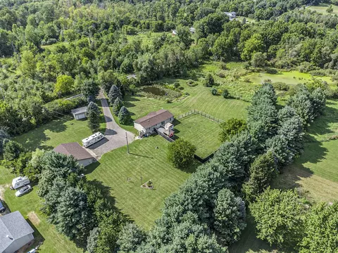 7313 Lacey Lk, Bellevue, MI 49021