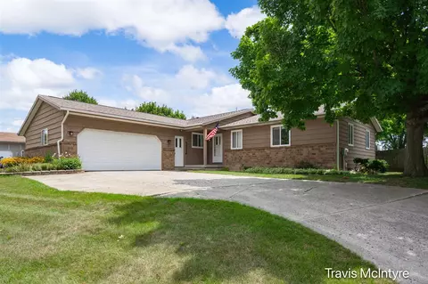 5932 Valley Ln, Kentwood, MI 49508
