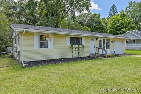 227 Brown, Belding, MI 48809 photo 2