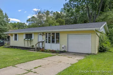 227 Brown, Belding, MI 48809 photo 3