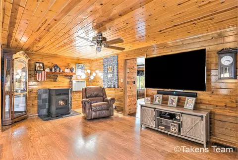 Living - 5494 W Wingleton, Baldwin, MI 49304 photo 1 of 4