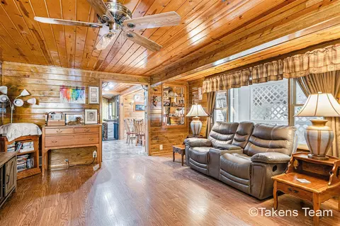 Living - 5494 W Wingleton, Baldwin, MI 49304 photo 3 of 4