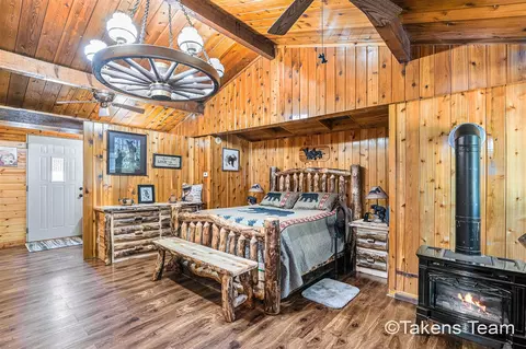 Bedroom - 5494 W Wingleton, Baldwin, MI 49304 photo 1 of 3