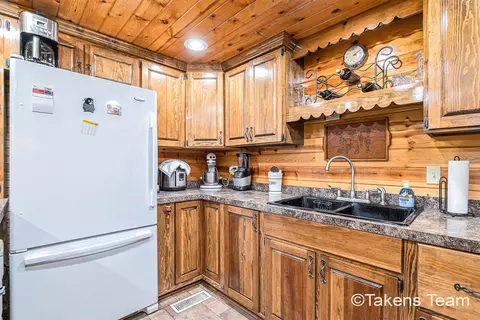 Kitchen - 5494 W Wingleton, Baldwin, MI 49304 photo 2 of 3