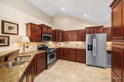 1021 Bridge Crst, Ada, MI 49301 photo 7