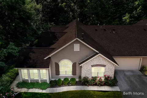 1021 Bridge Crst, Ada, MI 49301 photo 2