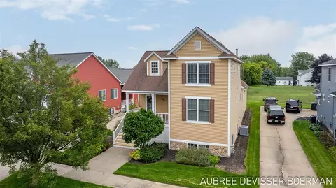30 Knollwood, Holland, MI 49423