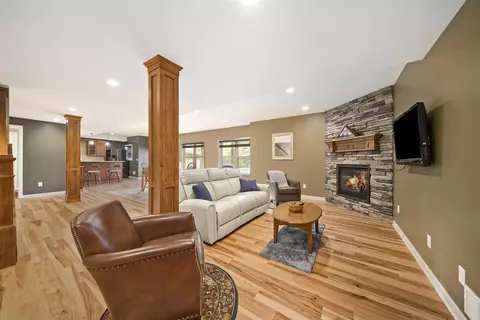 335 E Castlebury, Saline, MI 48176 photo 14