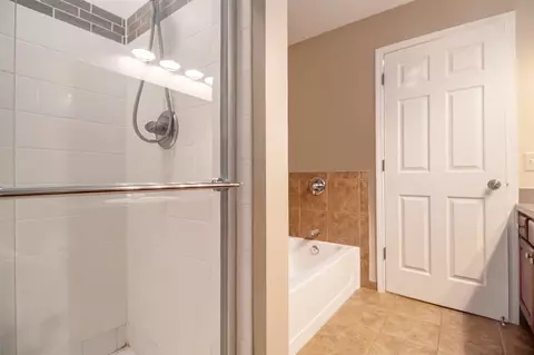 Bath - 41362 Maplewood, Canton, MI 48187 photo 2 of 3