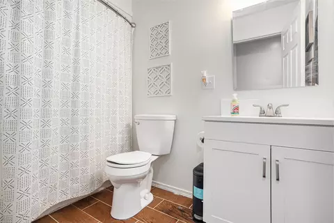 Bath - 11770 Edgewood, Bellevue, MI 49021 photo 1 of 3