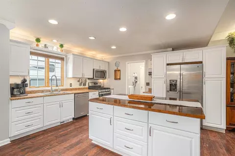 Kitchen - 11770 Edgewood, Bellevue, MI 49021 photo 2 of 3