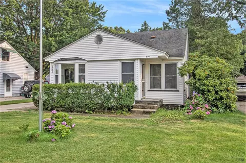 951 Wilson, Norton Shores, MI 49441