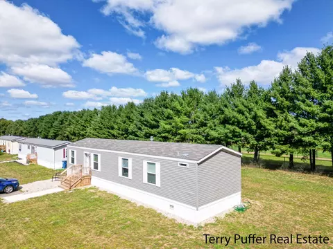 653 E Streambank, Newaygo, MI 49337