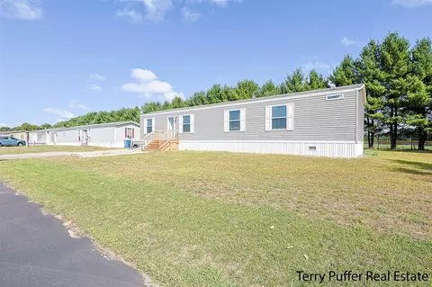653 E Streambank, Newaygo, MI 49337 photo 6
