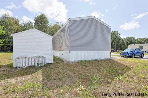653 E Streambank, Newaygo, MI 49337 photo 17