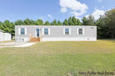 653 E Streambank, Newaygo, MI 49337 photo 5