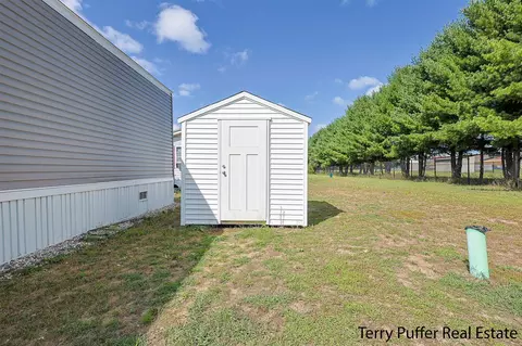 653 E Streambank, Newaygo, MI 49337 photo 12