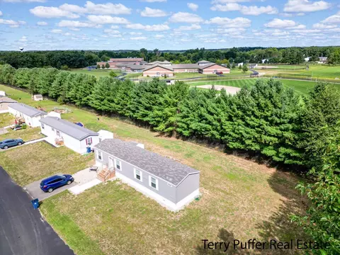 653 E Streambank, Newaygo, MI 49337 photo 2