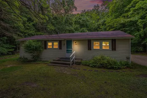 6605 E Becht, Coloma, MI 49038