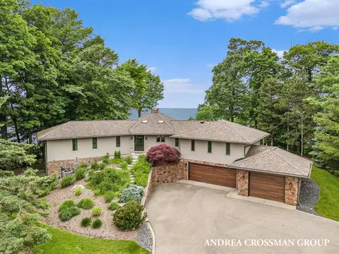 260 Sunset Blf, Holland, MI 49424