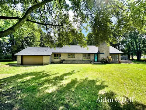 753 10th, Plainwell, MI 49080