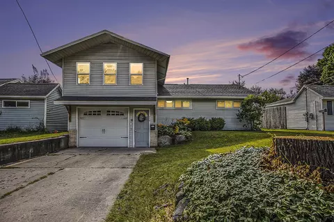 715 Jordan Lk, Lake Odessa, MI 48849