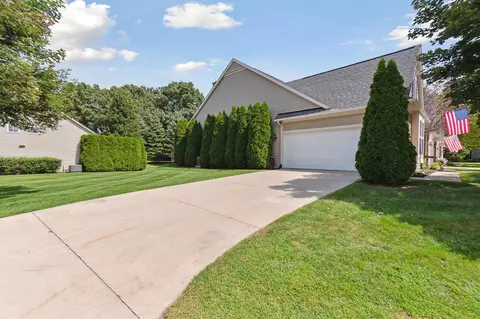 1614 Mallard Pond, Howell, MI 48855 photo 3