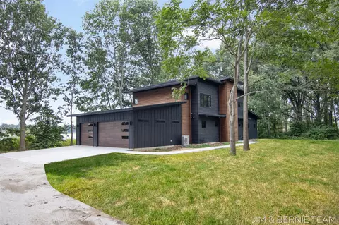 1165 Bridge, Saugatuck, MI 49453
