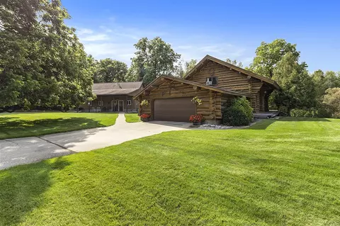 1501 W Adams, Pentwater, MI 49449