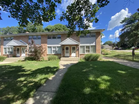 927 Carrier Crk, Grand Rapids, MI 49503