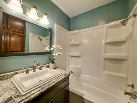 Bath - 189 Walcott, Jackson, MI 49203 photo 2 of 3