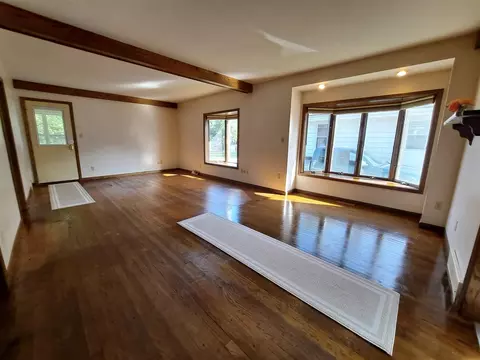 Living - 189 Walcott, Jackson, MI 49203 photo 2 of 4