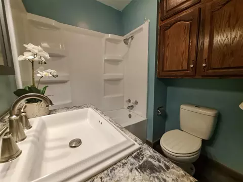 Bath - 189 Walcott, Jackson, MI 49203 photo 3 of 3