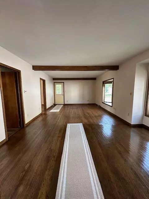 Living - 189 Walcott, Jackson, MI 49203 photo 1 of 4