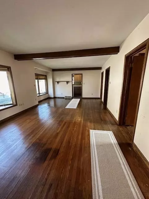 Living - 189 Walcott, Jackson, MI 49203 photo 3 of 4