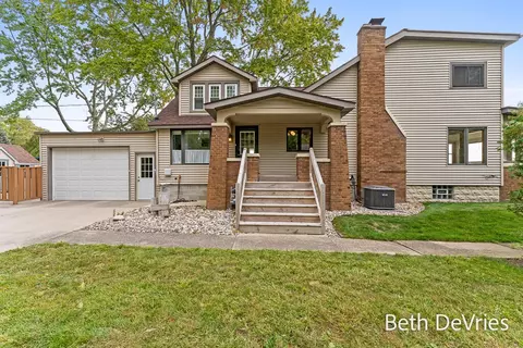 473 Lakeshore, Norton Shores, MI 49444