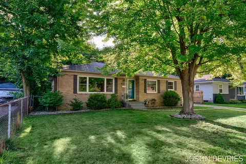 3452 Collingwood, Wyoming, MI 49519