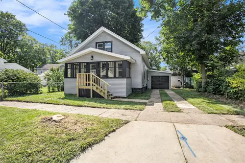 214 W Cushman, Three Rivers, MI 49093