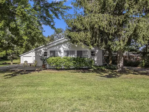 912 Marsh, Plainwell, MI 49080 photo 2