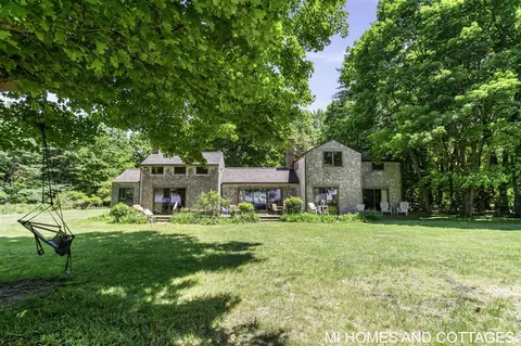 4489 N Lakeshore, Holland, MI 49424