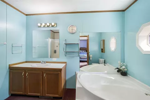 Bath - 16211 N N Dr, Marshall, MI 49068 photo 1 of 3