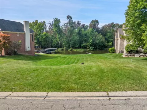1134 Forest Bay, Waterford, MI 48328