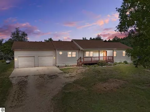 402 W 32, Boon, MI 49618